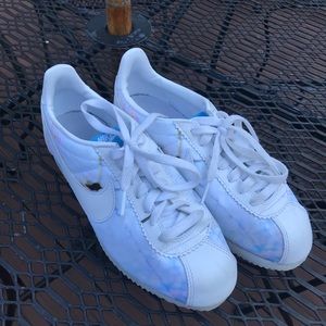 Nike tennis shoes size 8